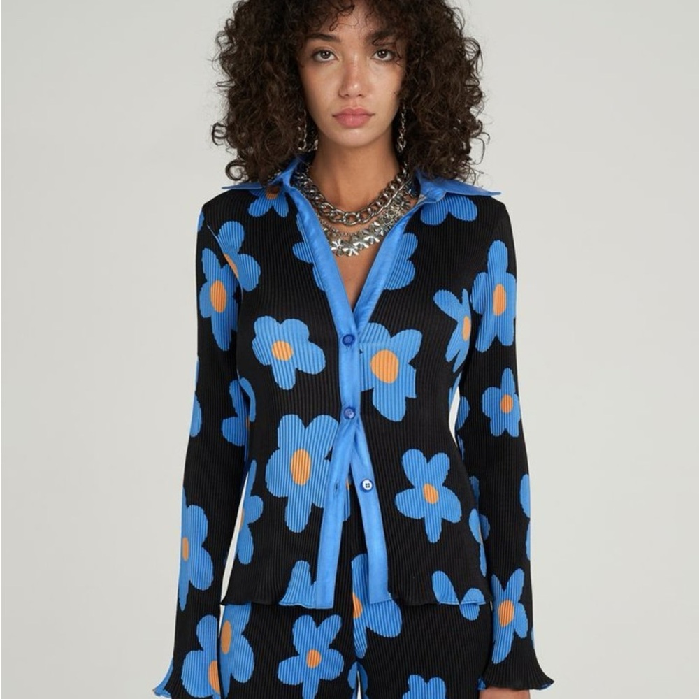 Arthur Apparel Floral Black and Blue Button-Up Blouse
